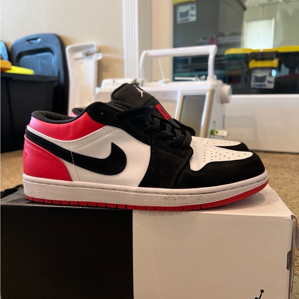 Air Jordan Low black toe - Picture 1 of 5